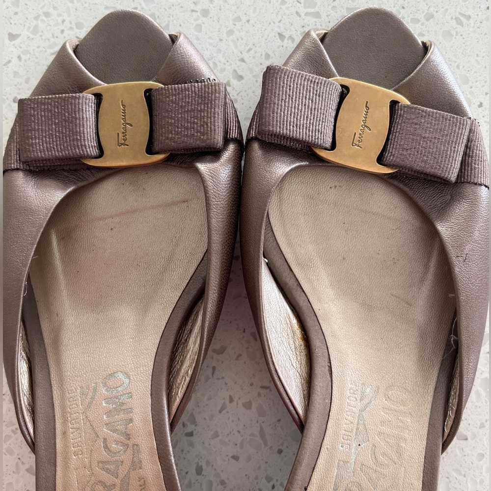 Salvatore Ferragamo Metallic Mauve Bow Peep tow Kitten Heels